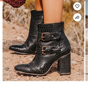 Freebird Joey Boot black snake skin size 8